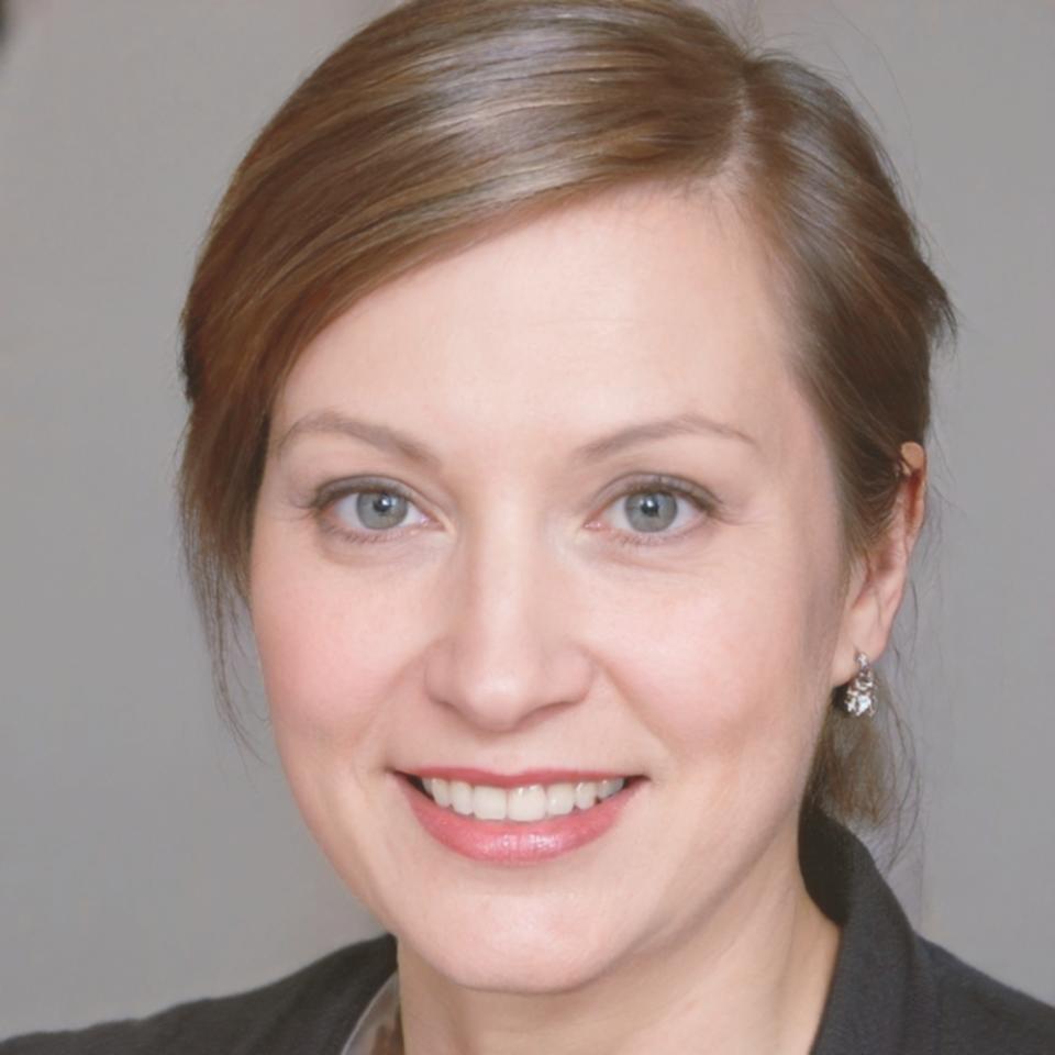 Portrait of Rochelle, retail business owner who streamlined her financial processes